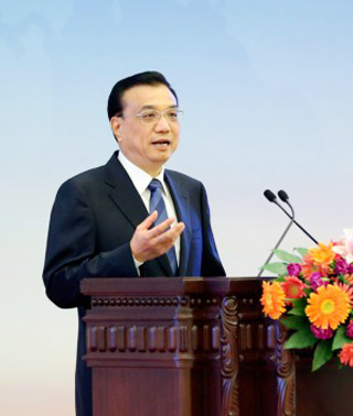 李克強(qiáng)：用“互聯(lián)網(wǎng)+”打造