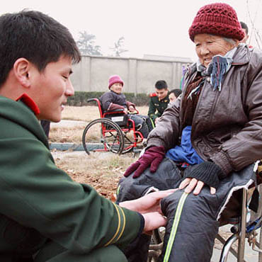 老年人應(yīng)佩戴護(hù)膝